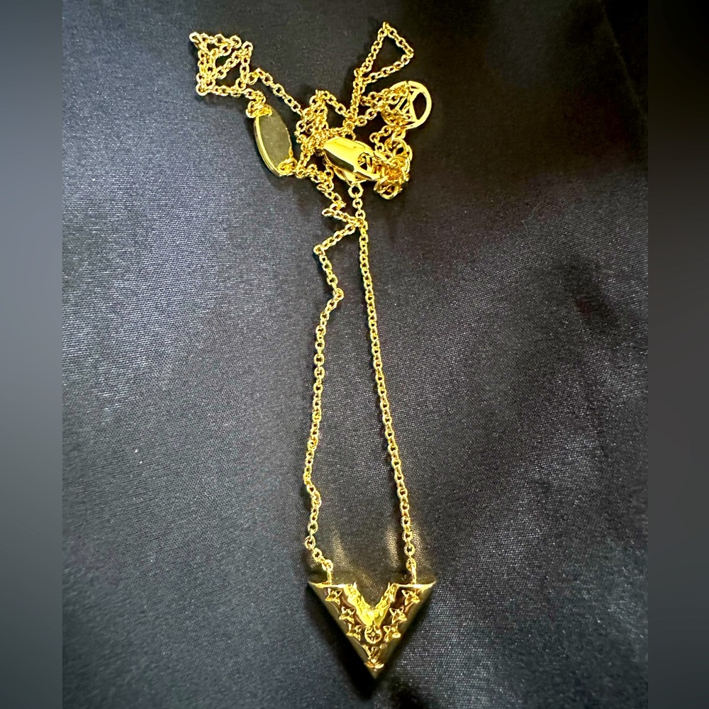 V necklace